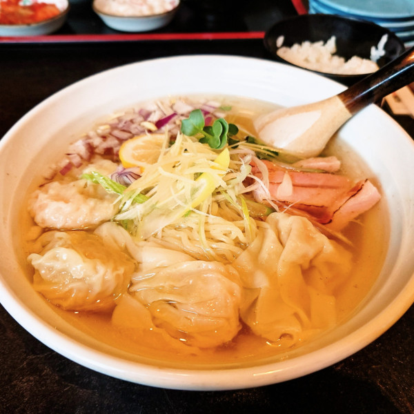 「期間限定　海老ワンタン麺＋半ライス無料」@麺屋とりたけの写真