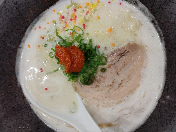 「赤豚骨　900円」@自家製多加水極太麺 ISAMIの写真