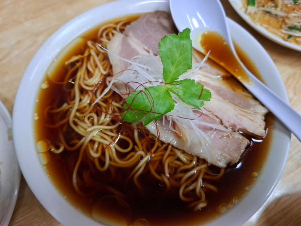 「静岡醤油ラーメン１０６５円」@餃子の一番亭 三島駅前店の写真
