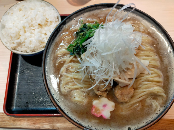 「鶴嶺峰らー麺(横綱)1350円+白飯(大)200円」@らー麺土俵 鶴嶺峰の写真