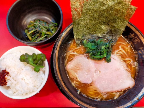 「ラーメン(並)900円+ライス無料」@家系ラーメン大輝家 日吉店の写真