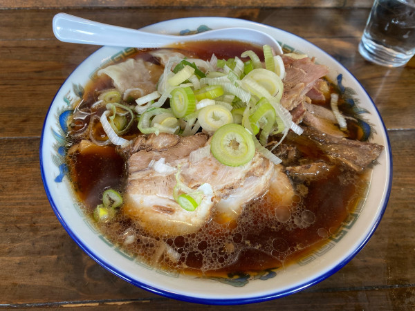 「チャーシューワンタンメン（醤油・固め）1,500円」@麺 島むらの写真