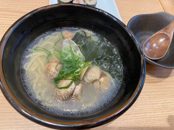 「鯛出汁あさりたっぷりラーメン539円」@鮨・酒・肴 杉玉 オリナス錦糸町店の写真