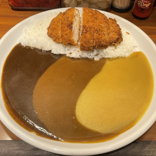 「豚カツカレー 1,210円（あいがけ）」@ナイル 博多阪急店の写真