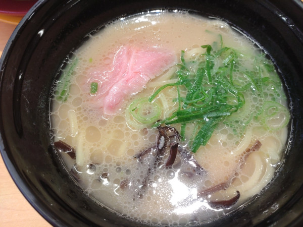 「とんこつラーメン480円」@スシロー 旭町店の写真