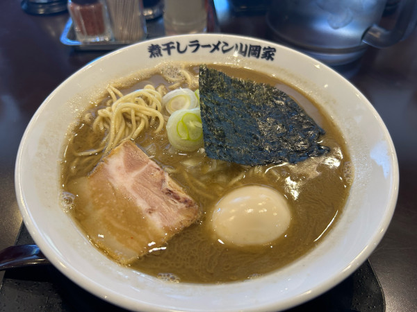 「煮干し豚骨ラーメン840円、味玉140円」@煮干しラーメン山岡家 荒川沖店の写真
