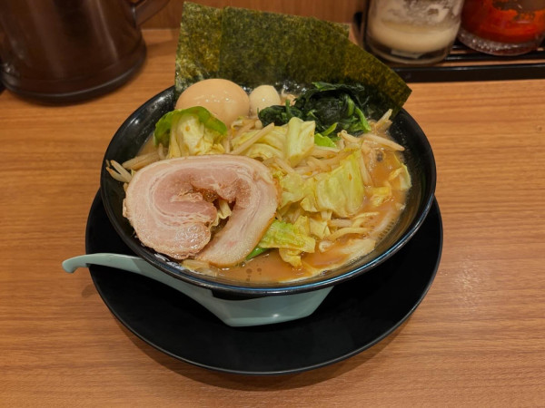 「味噌ラーメン 味玉、もやキャベ」@町田商店 恵比寿東口店の写真