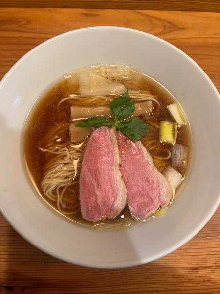 「鴨だし醤油ラーメン1030円」@麺堂にしき 新宿歌舞伎町店の写真