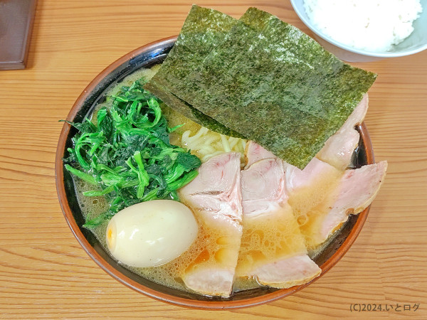「チャーシューメン 大（＋ほうれん草＋味玉）」@家系らーめん 武将家 外伝の写真