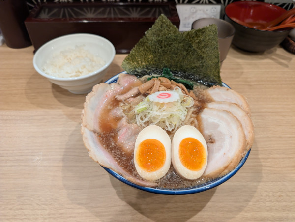 「特製中華そば」@麺屋 八徳の写真