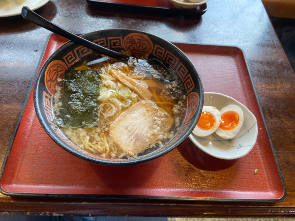 「醤油ラーメン、奥久慈の味付け半熟たまご(870円)」@らーめん げんき屋 友部駅前通り店の写真