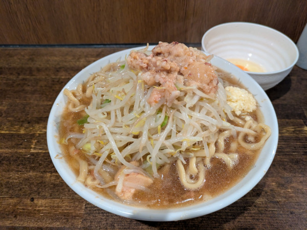 「らーめん　ニンニクアブラ+生卵」@ぶたけん。2ndの写真