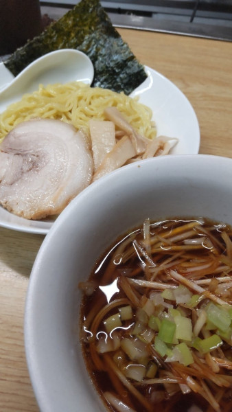 「野菜醤油つけ麺(中太麺・辛ネギトッピング) 1050円」@ららららーめんやの写真