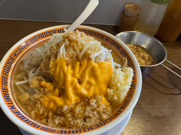 「ミニラーメン・チーズトッピング」@顎で喰らえ ラウンドワン草加店の写真