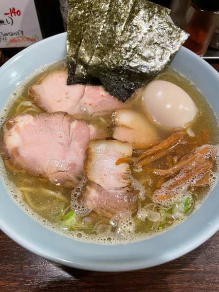 「淡麗白醤油そば +具沢山トッピング」@中華そば 東京ぐれっちの写真