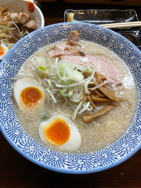 「にんにく濃厚豚骨醤油ラーメン」@らーめん大慶の写真