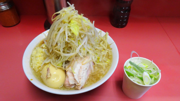 「ラーメン：非乳化スープ（1,000円）＋味つけタマゴ＋長ネギ」@ラーメン二郎 ひばりヶ丘駅前店の写真