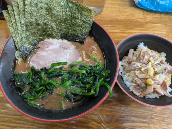 「海苔ほうれん草ラーメン➕まかない飯➕無料ライス✖️4」@麺家 紫極の写真