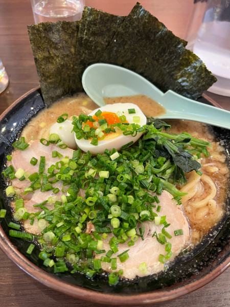 「魚介とんこつデラックス」@横浜家系ラーメン 百家の写真