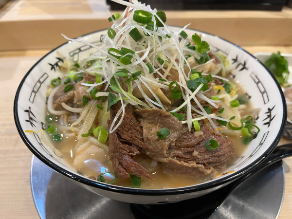 「【マニア】牛すじ野菜煮込みラーメン」@中華そば すばる食堂の写真