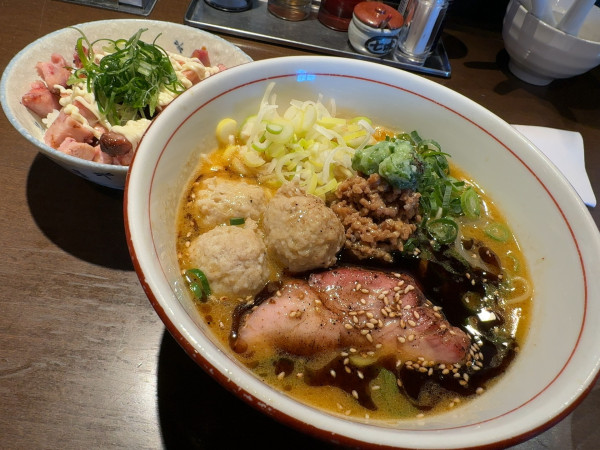 「【限定】味噌らぁ麺＋肉マヨ丼」@麺や 虎徹の写真