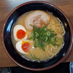 博多らーめん+煮卵+替玉  ｷｸﾗｹﾞ抜き