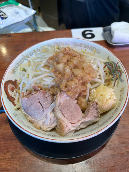 「小ラーメン(980円)固め･ニンニク･アブラ」@豚山 関内店の写真
