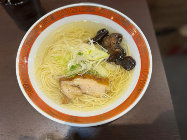 「鶏ラーメン(塩)700円*オープン記念価格500円」@ラーメン NO.ONE 町屋店の写真