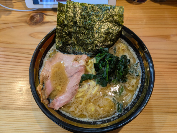 「豚骨醤油ラーメン」@豚骨醤油ラーメン 尽者の写真