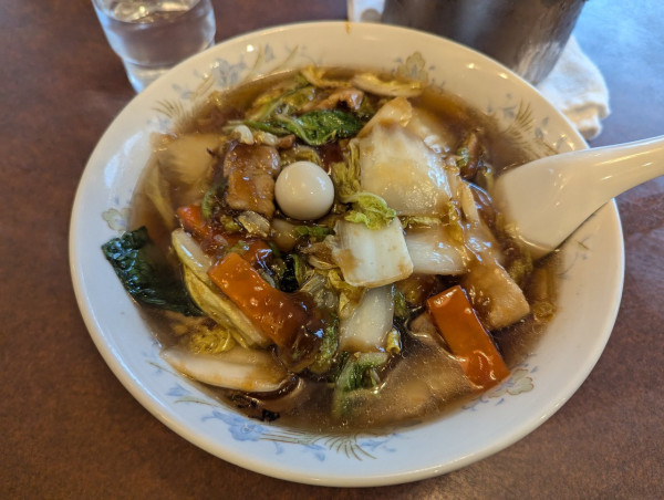 「五目うまにそば1100円」@鶏舎の写真