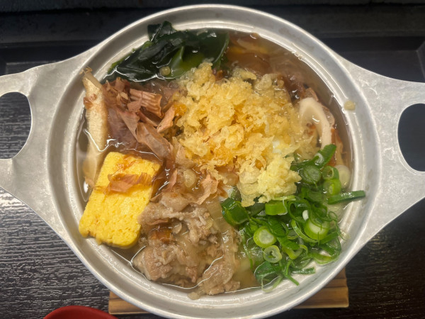 「鍋焼きうどん（玉子入り）」@讃岐ブルース 飯田橋の写真