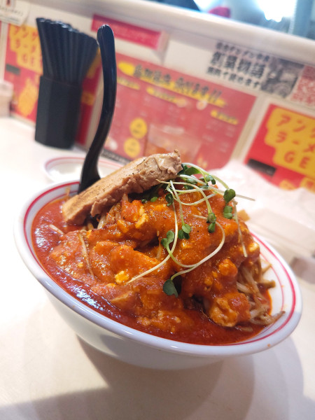 「北極の火山辛さ10倍+メチャアジ+半ライス」@蒙古タンメン 中本 御徒町店の写真