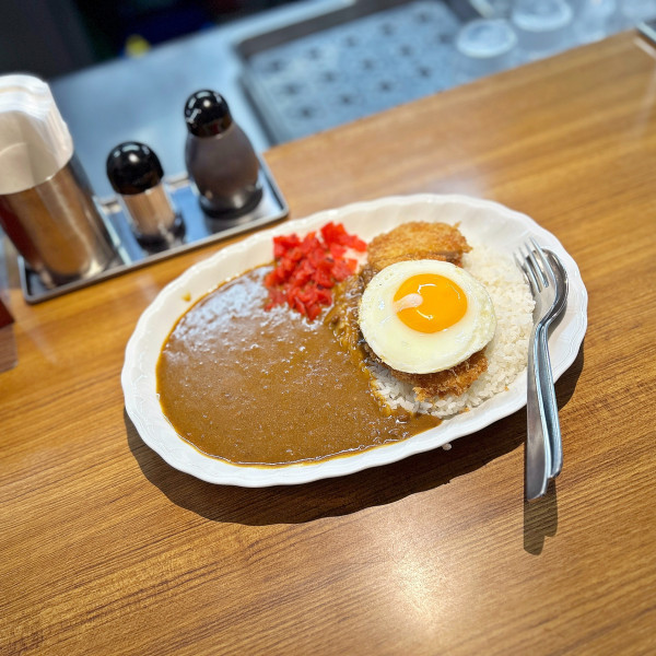 「カツカレー、目玉焼き」@ジャンカレー 東陽店の写真