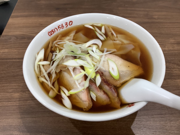 「チャーシューワンタンメン　1150円」@玉泉亭 横浜ポルタ店の写真