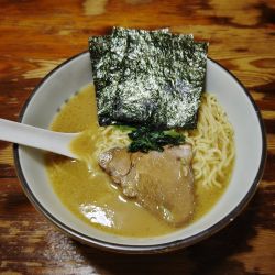 ラーメン(豚骨醤油)(860円)