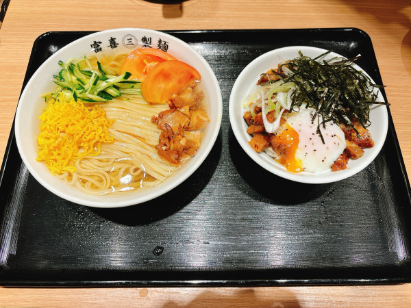「冷やし中華＋温玉チャーシュー丼」@富喜製麺研究所 熊本駅店の写真