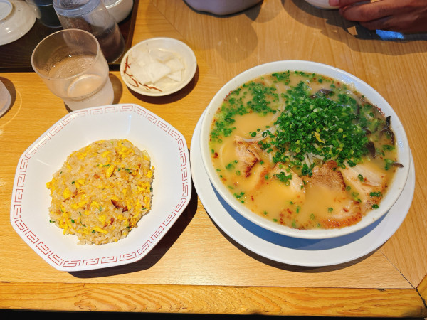 「ラーメン＋半チャーハン」@ラーメン小金太の写真