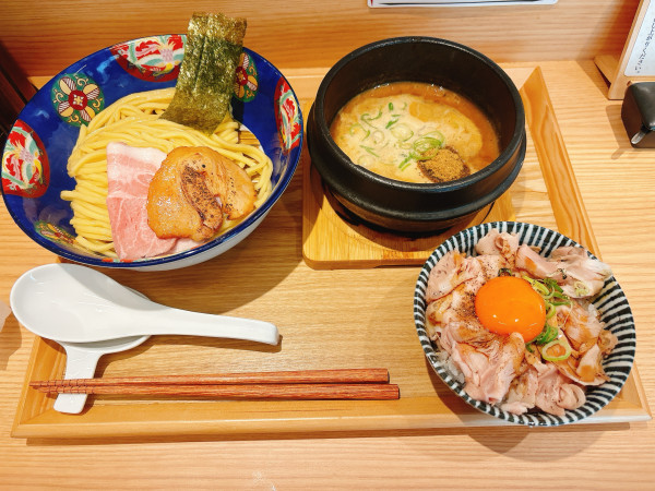 「濃厚魚介つけ麺+レアチャーシュー丼」@つけ麺 鶏そば 鯔背ヤの写真