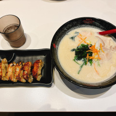 元祖トマトラーメンと辛めん 三味 十日えびす店の画像
