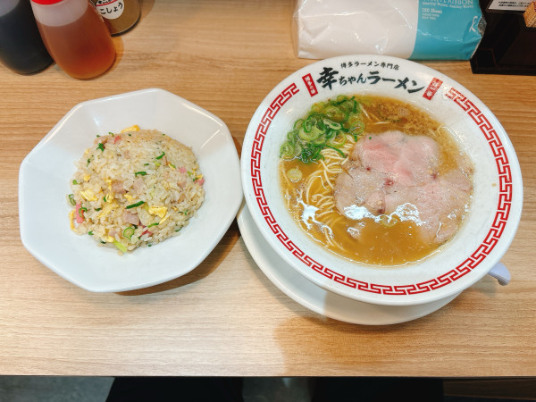 「ラーメンAセット＋替え玉」@幸ちゃんラーメン 博多本店の写真
