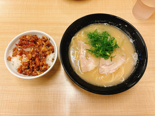 「ラーメン＋Eセット」@長浜ナンバーワン 長浜店の写真