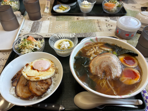 「ラーメン　半叉焼丼　ランチセット」@ラーメンもみやまの写真