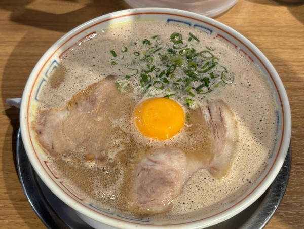 「月見ラーメン」@三代目 博多 だるま アクアシティお台場店の写真