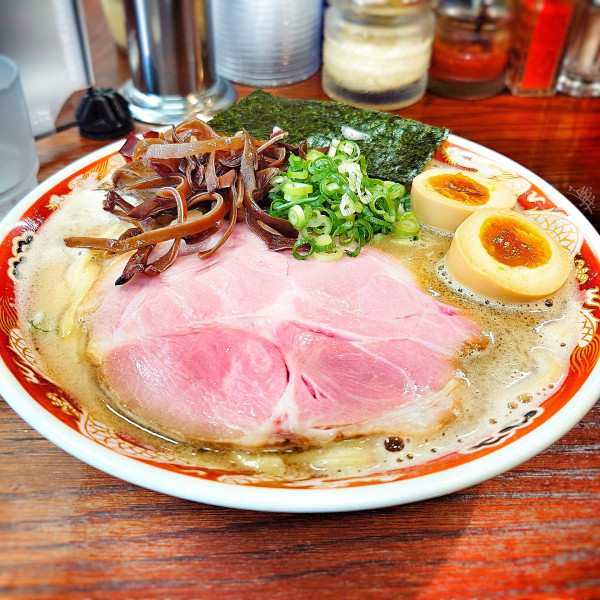 「濃厚ラーメン 太麺（大盛無料）＋味玉」@ラーメンかなやの写真