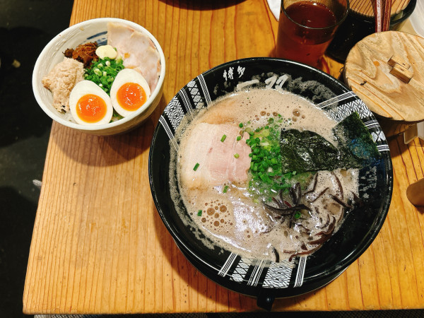 「Bランチ＋餃子」@博多一双 祇園店の写真