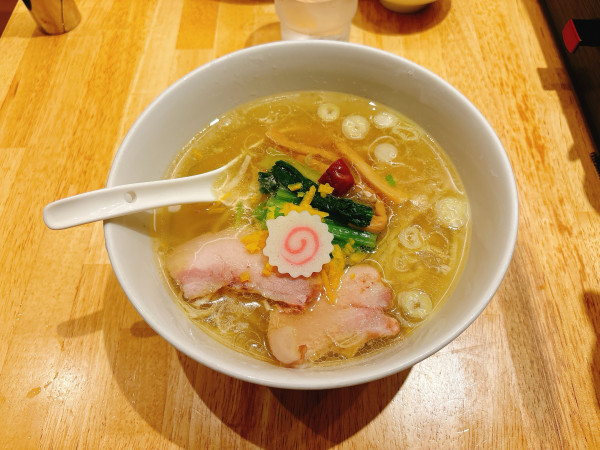 「手打塩そば」@とら食堂 福岡分店の写真