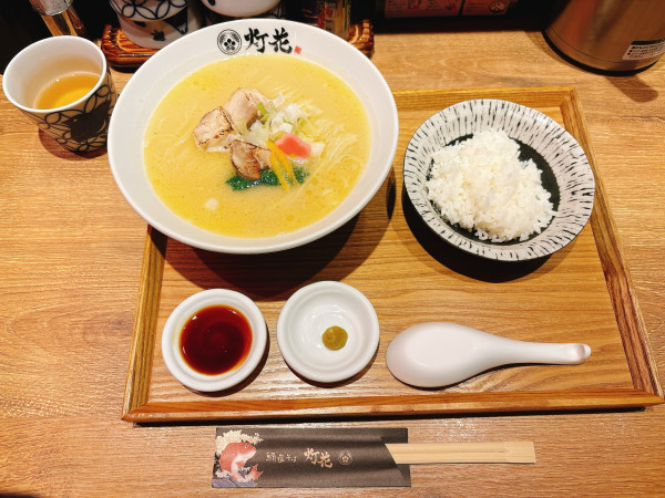 「鶏白湯らーめん水炊き」@鯛塩そば 灯花 ラーメン滑走路店の写真