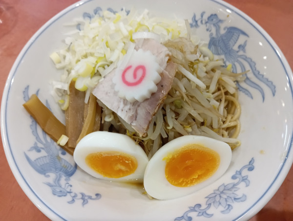 「油そば・麺軽め+ゆで玉子」@らーめん 高尾の写真