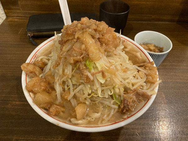 「ラーメン（豚抜き）890円」@男気らーめんアカギ 新田木崎店の写真