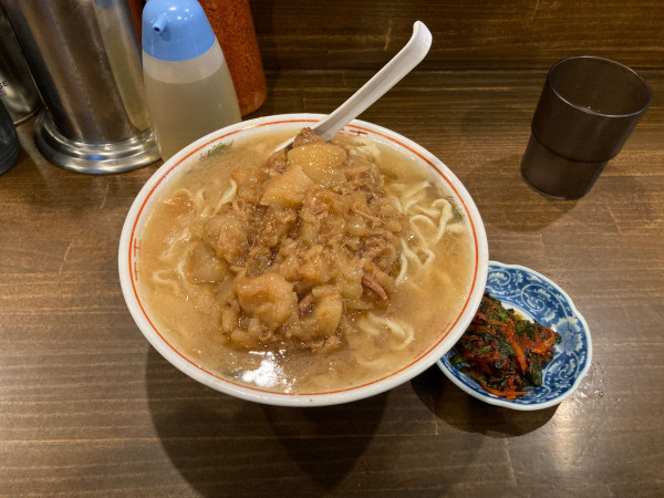 「ラーメン（豚抜き）+ニラキムチ990円」@男気らーめんアカギ 新田木崎店の写真